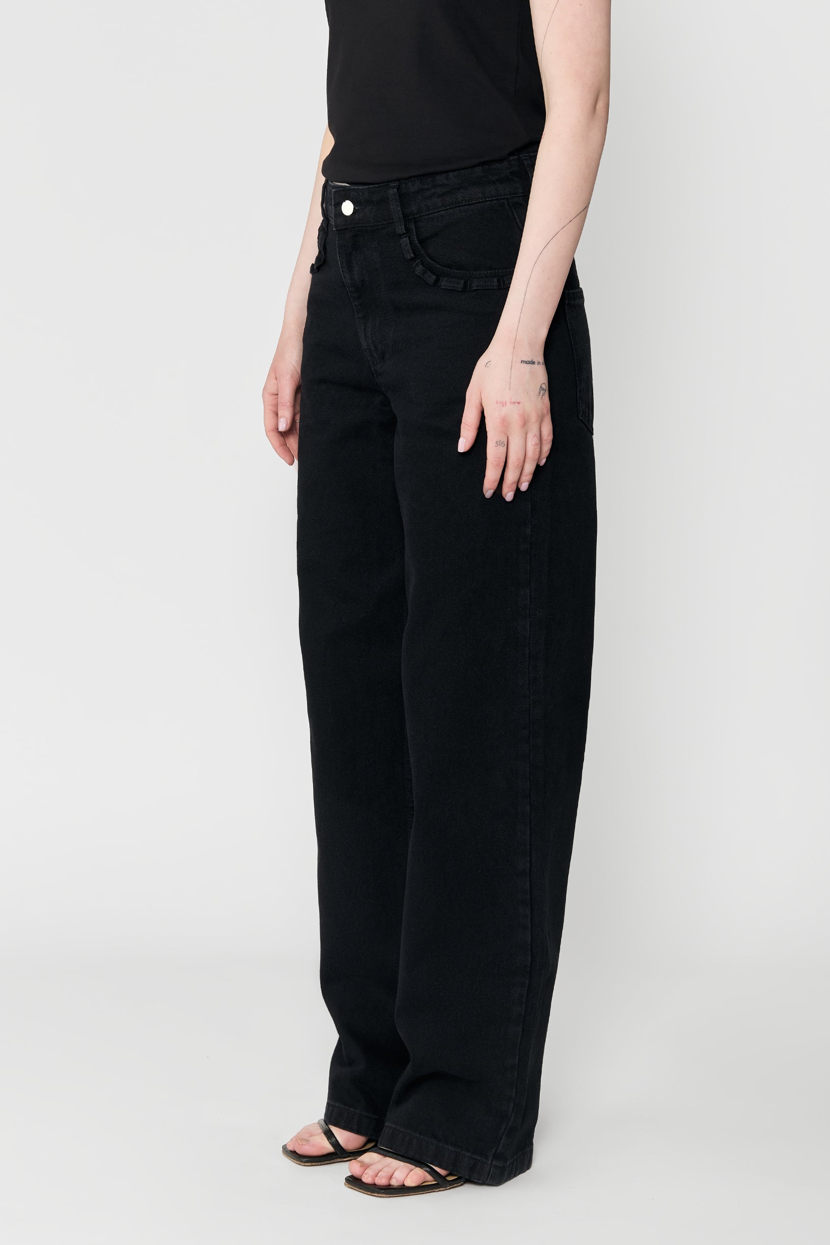 Woman Straight Fit Jeans Black