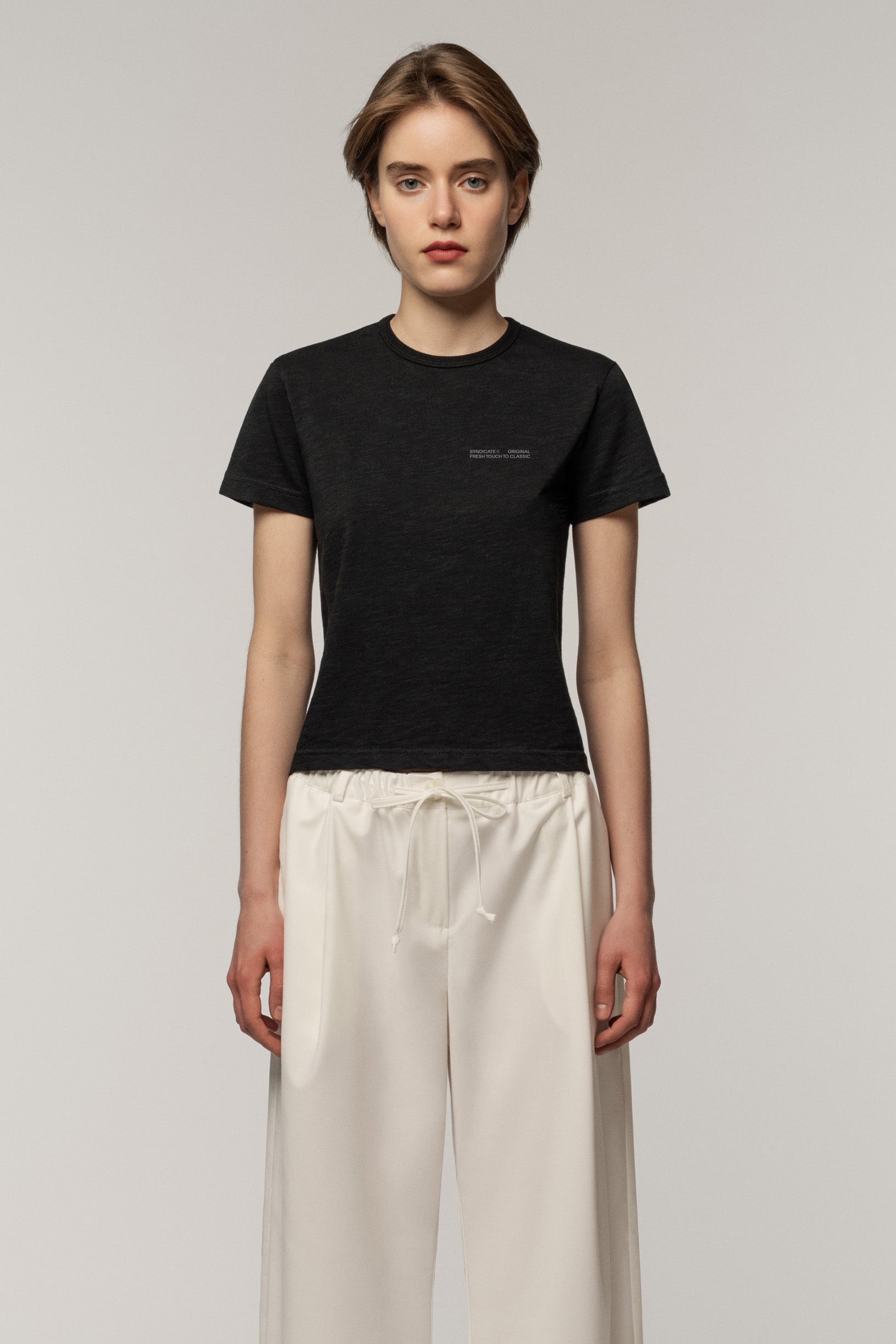 Приталена Жіноча Біла Футболка