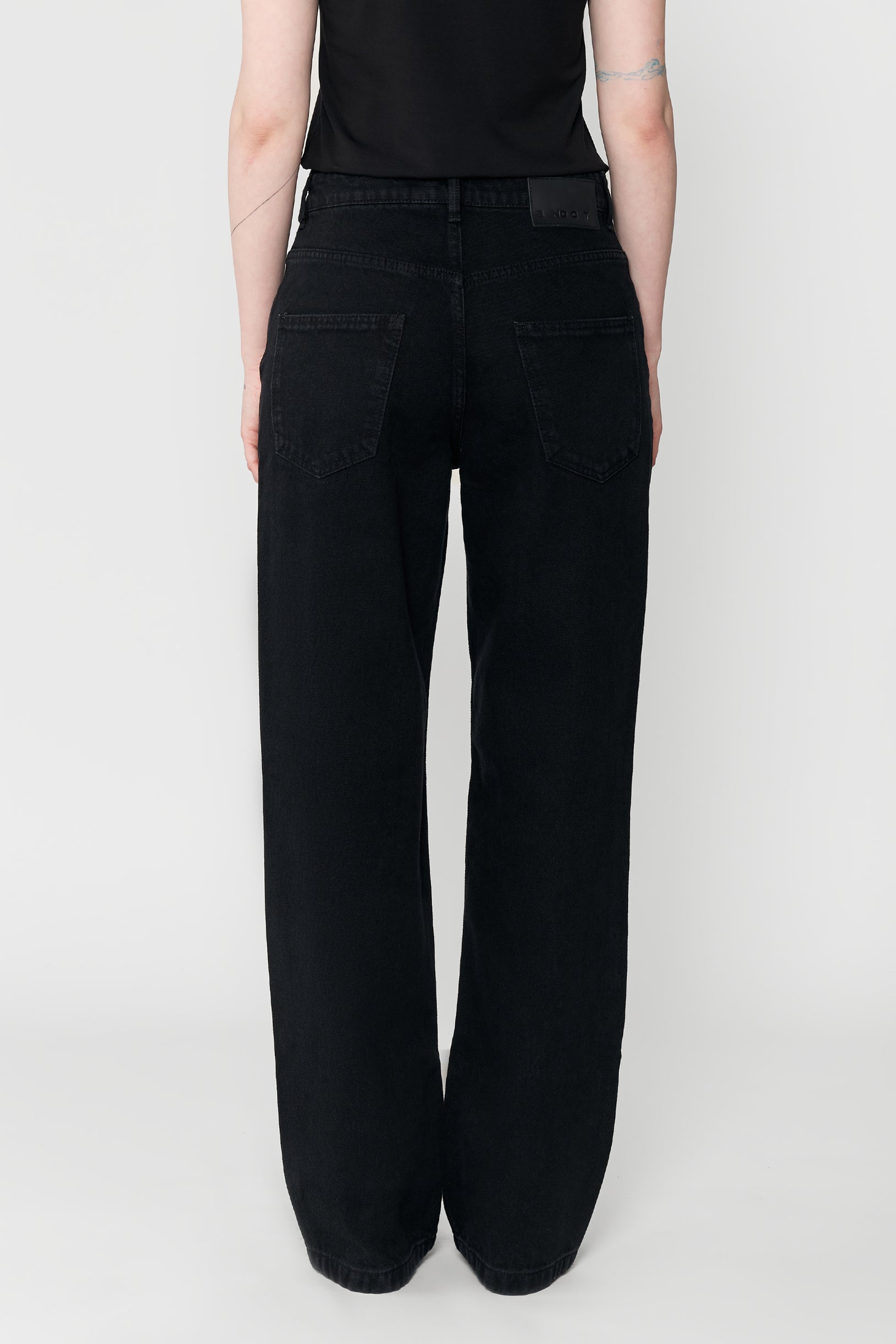 Woman Straight Fit Jeans Black