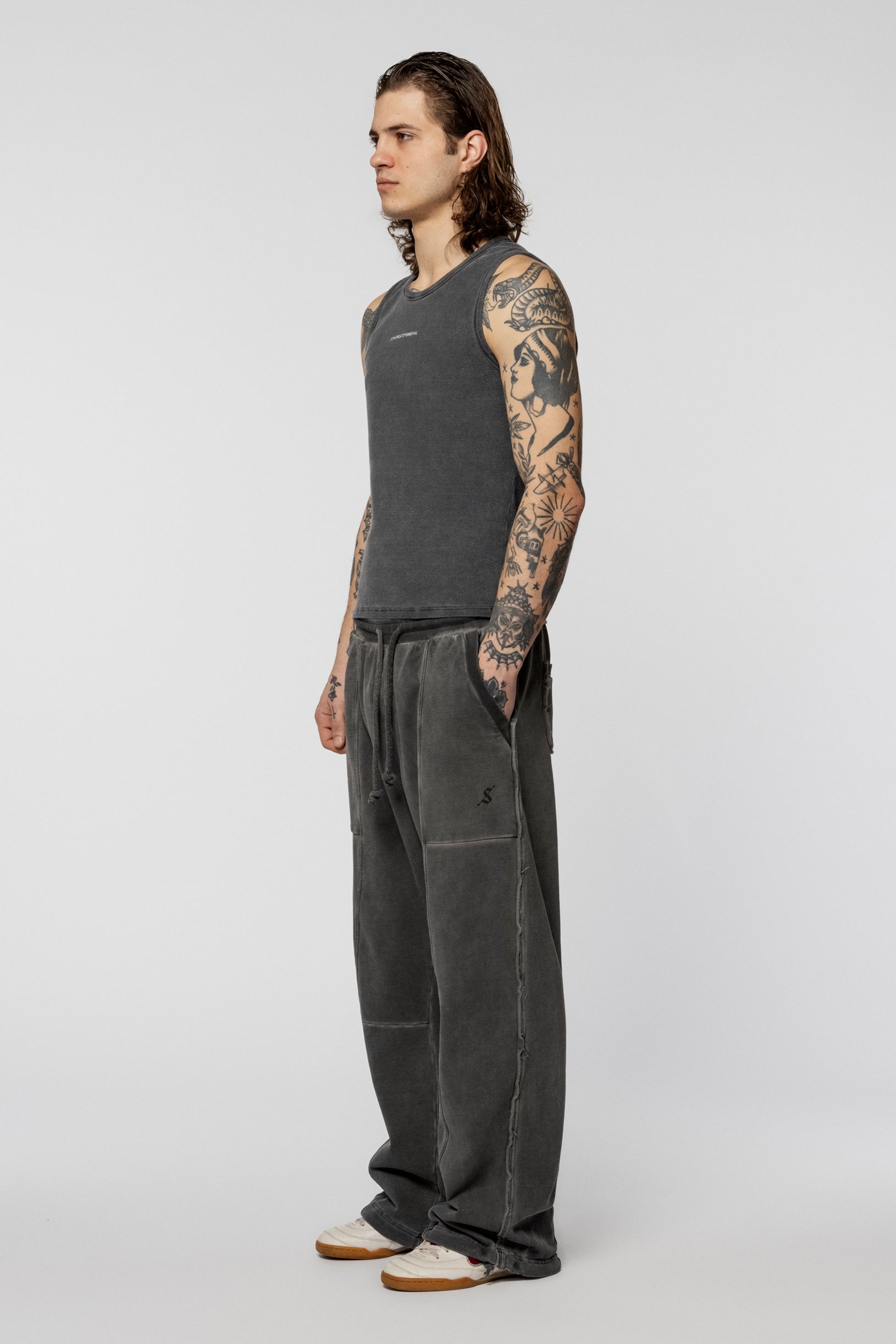 Faded arrow sweatpants gray