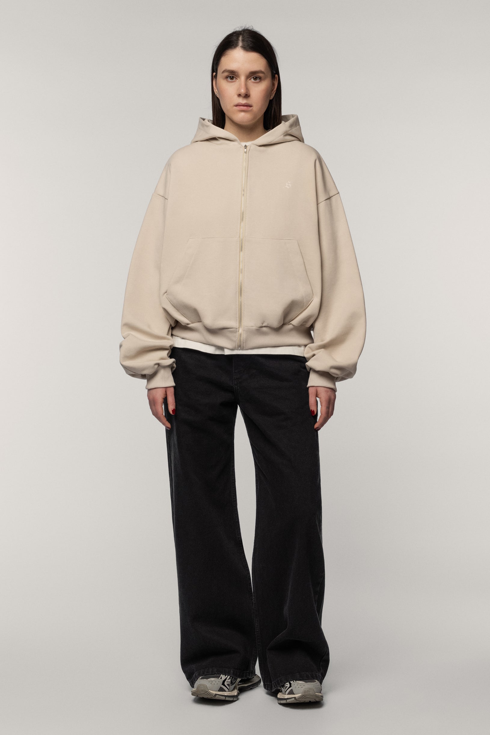 Молочний худі Arrow з блискавкою