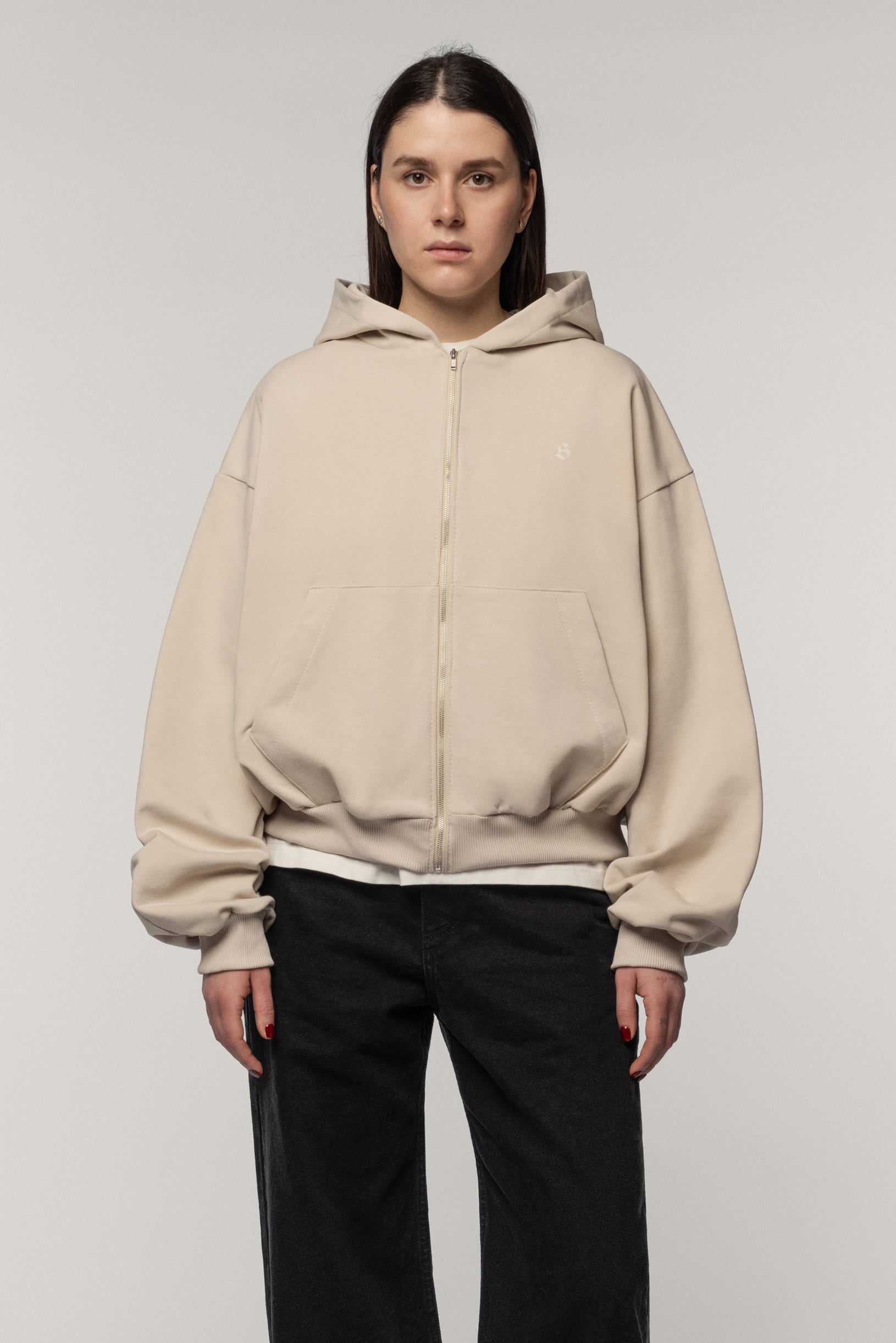 Молочний худі Arrow з блискавкою