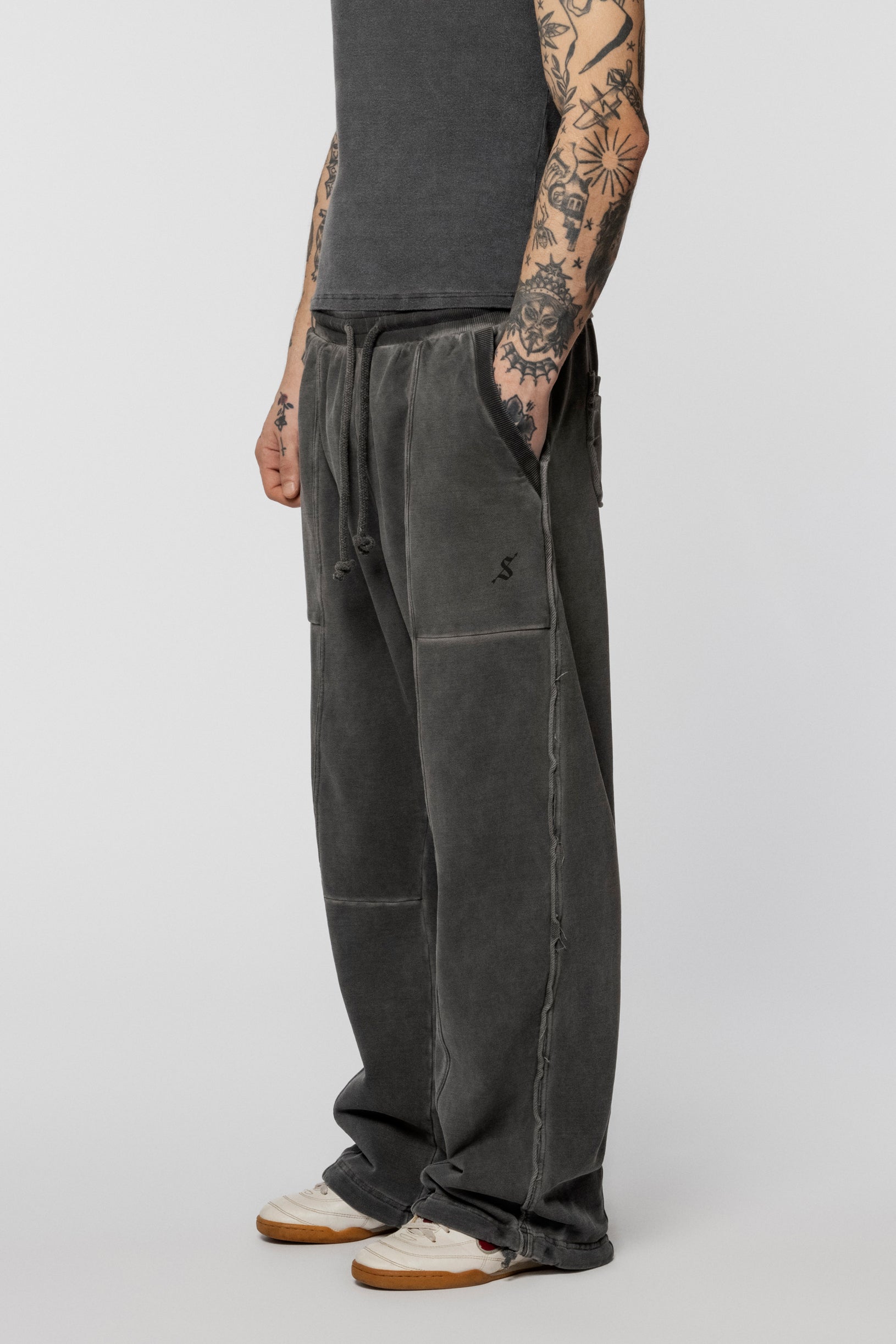 Faded arrow sweatpants gray