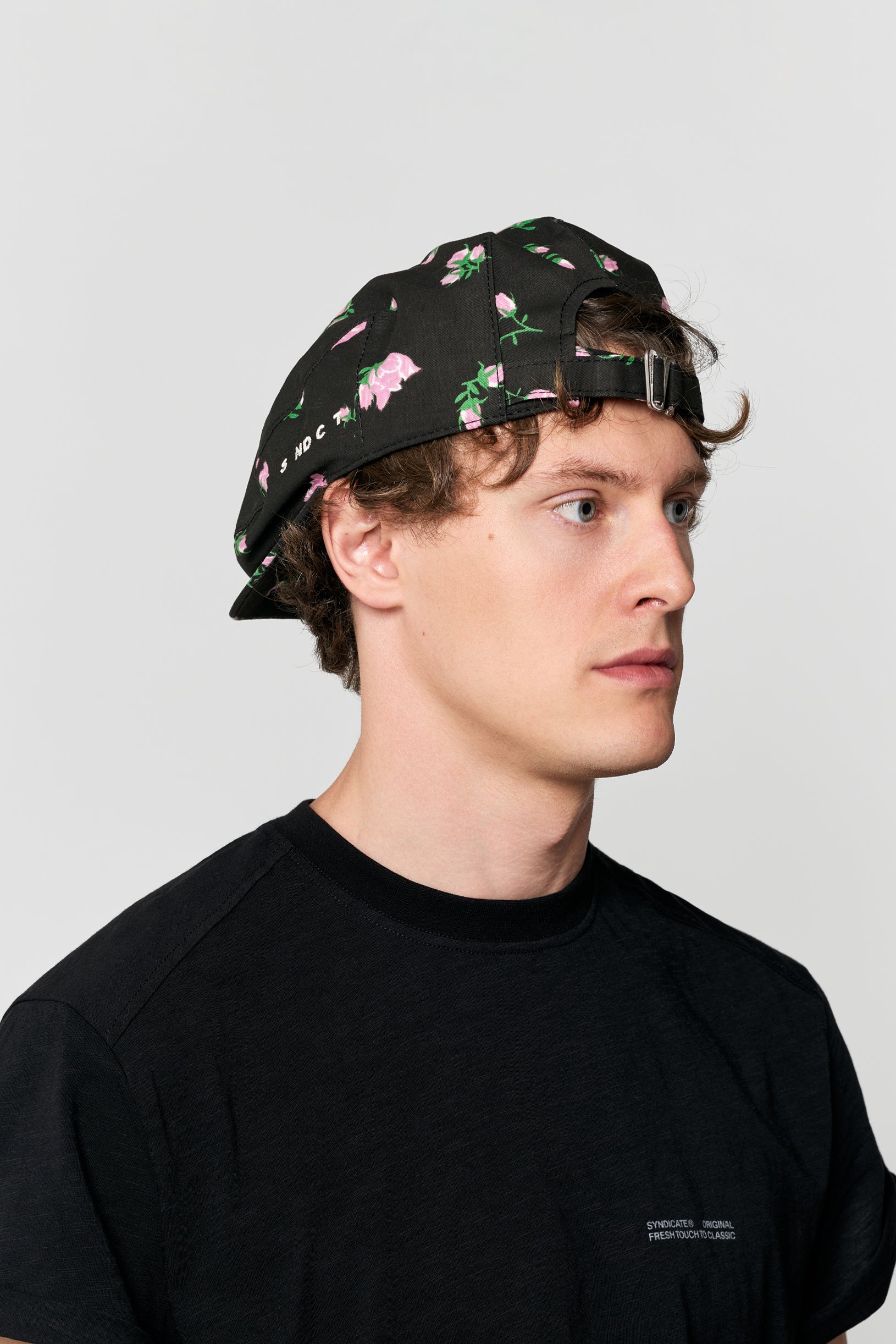Ivy Cap Flower Black