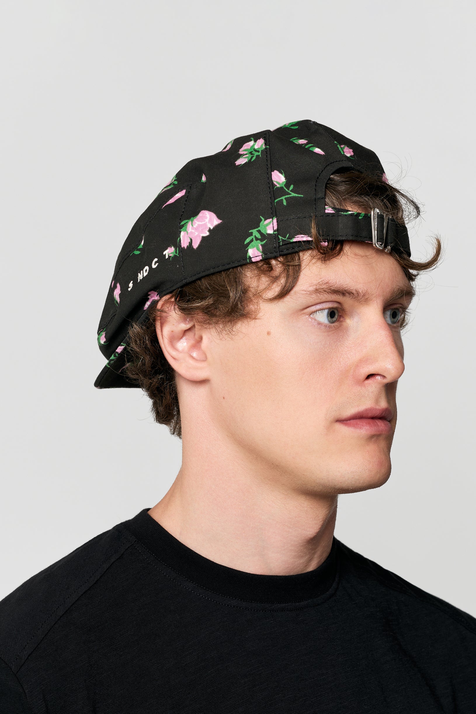 Ivy Cap Flower Black