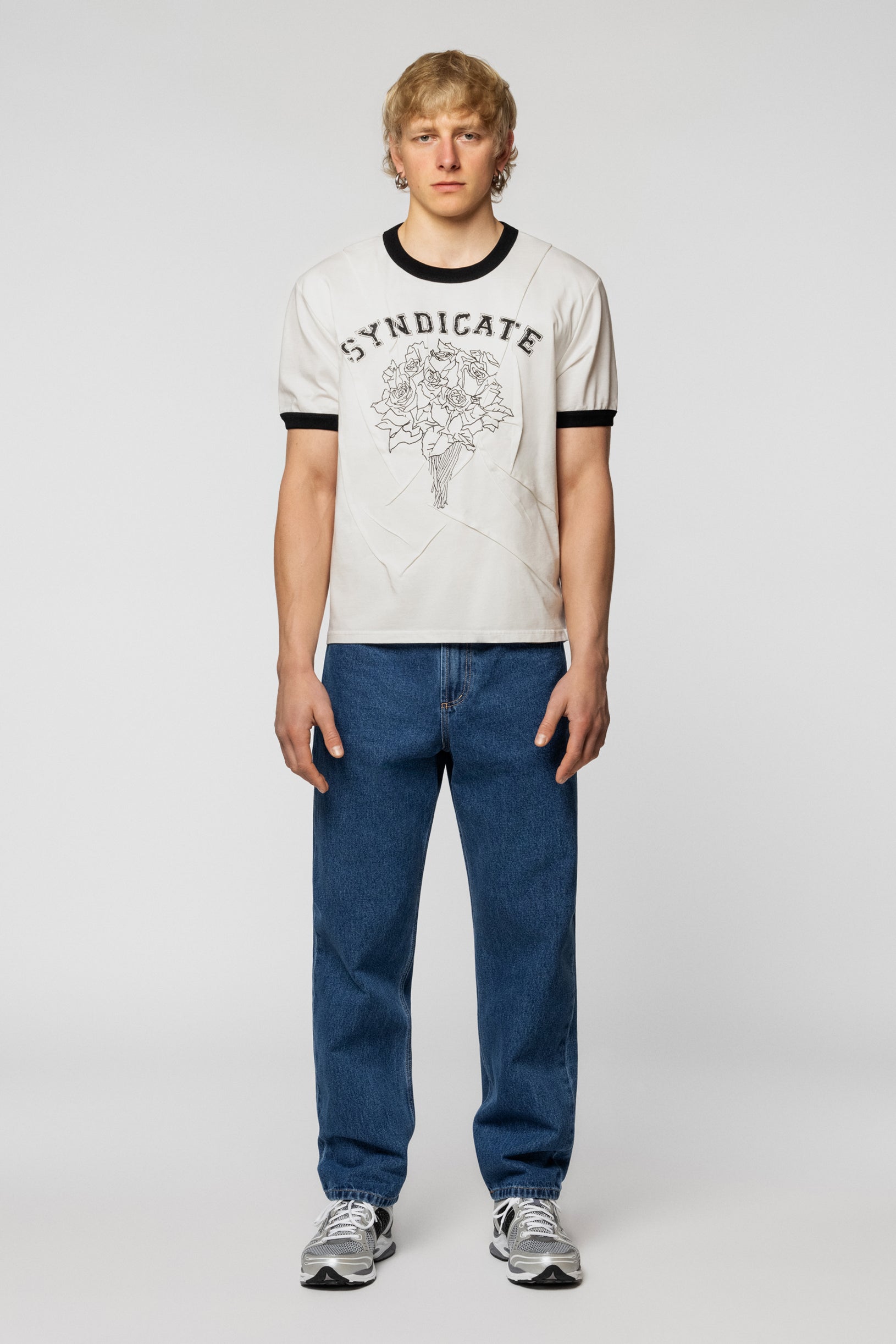 Футболка з принтом троянд