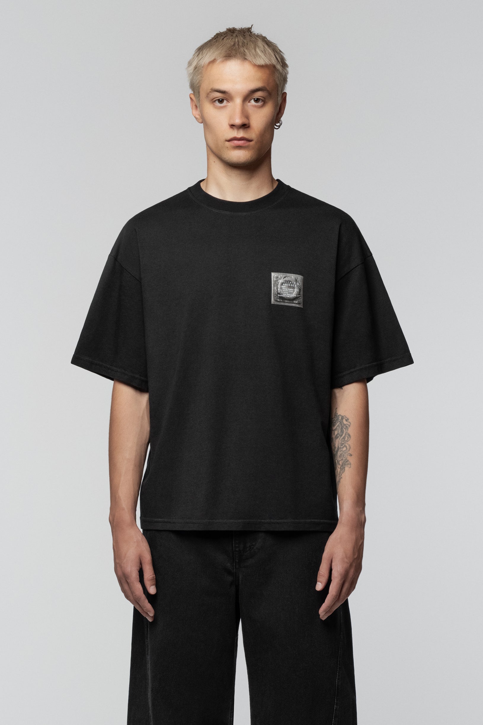 SNDCT X ANOESES Чорна Оверсайз Футболка Презерватив