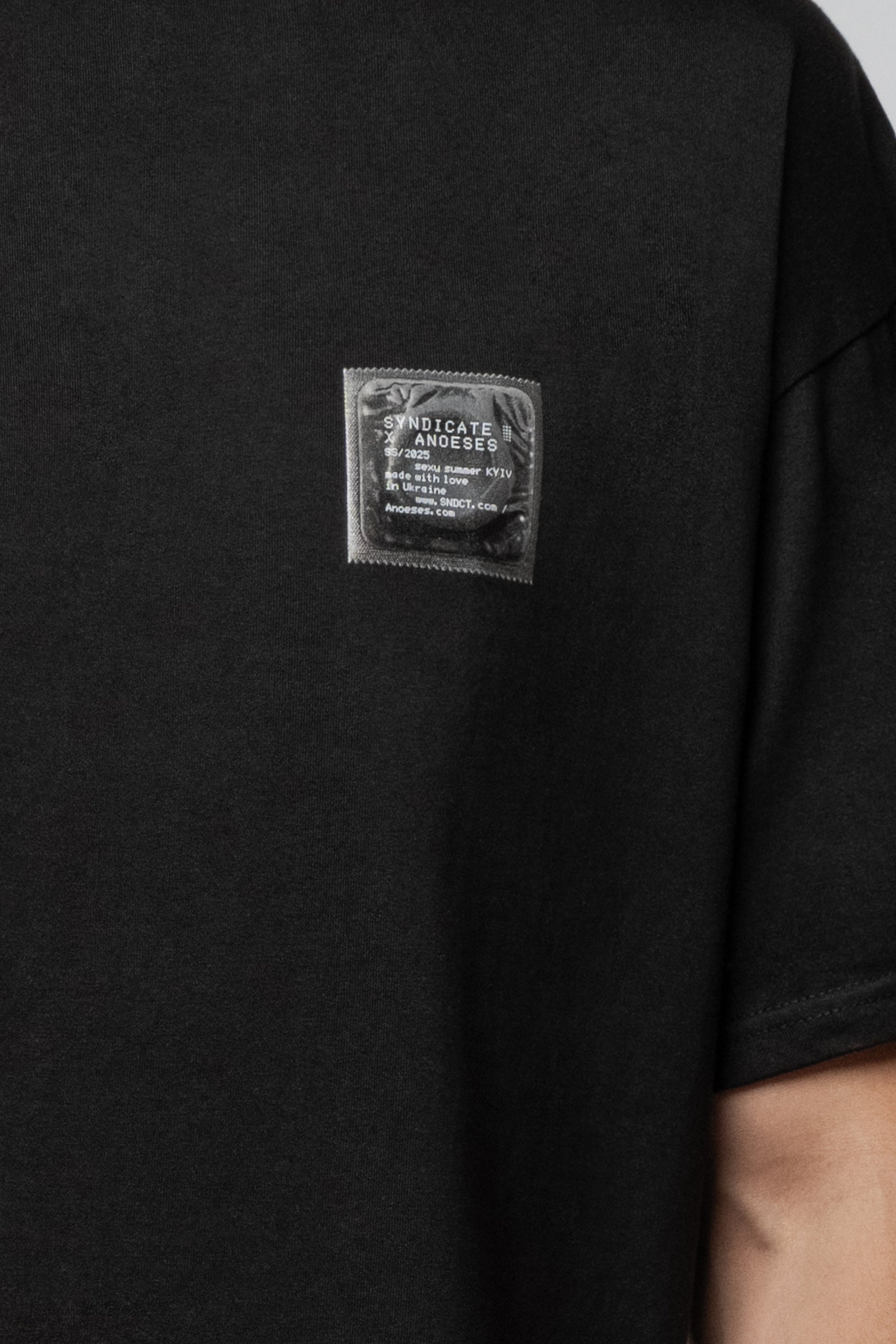 SNDCT X ANOESES Чорна Оверсайз Футболка Презерватив